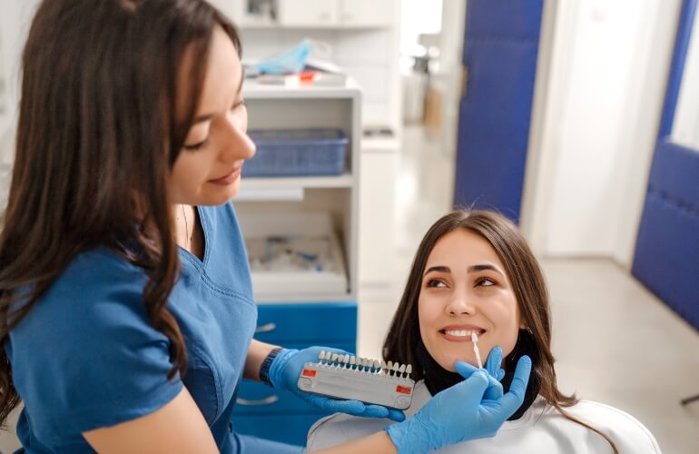 Applying dental veneers for smile