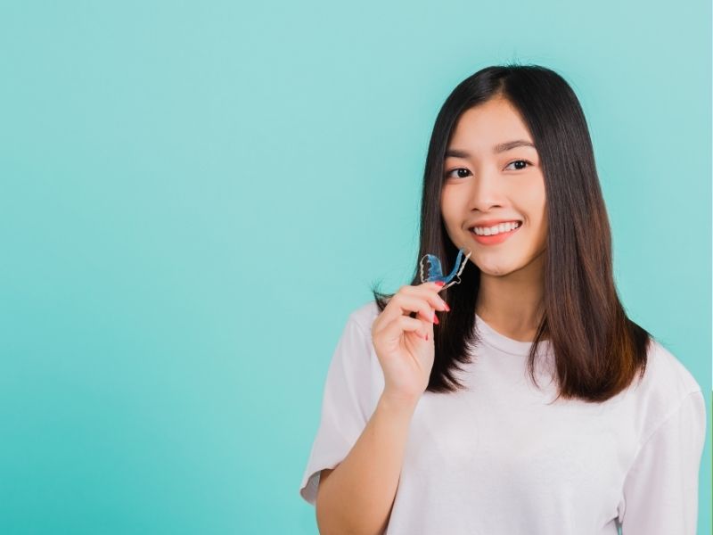 Women holding retainer